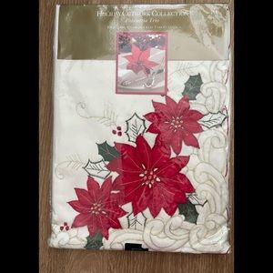 Poinsettia Trio Holiday Collection oblong tablecloth